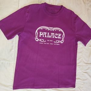 Palace- Palais T-shirt in plum